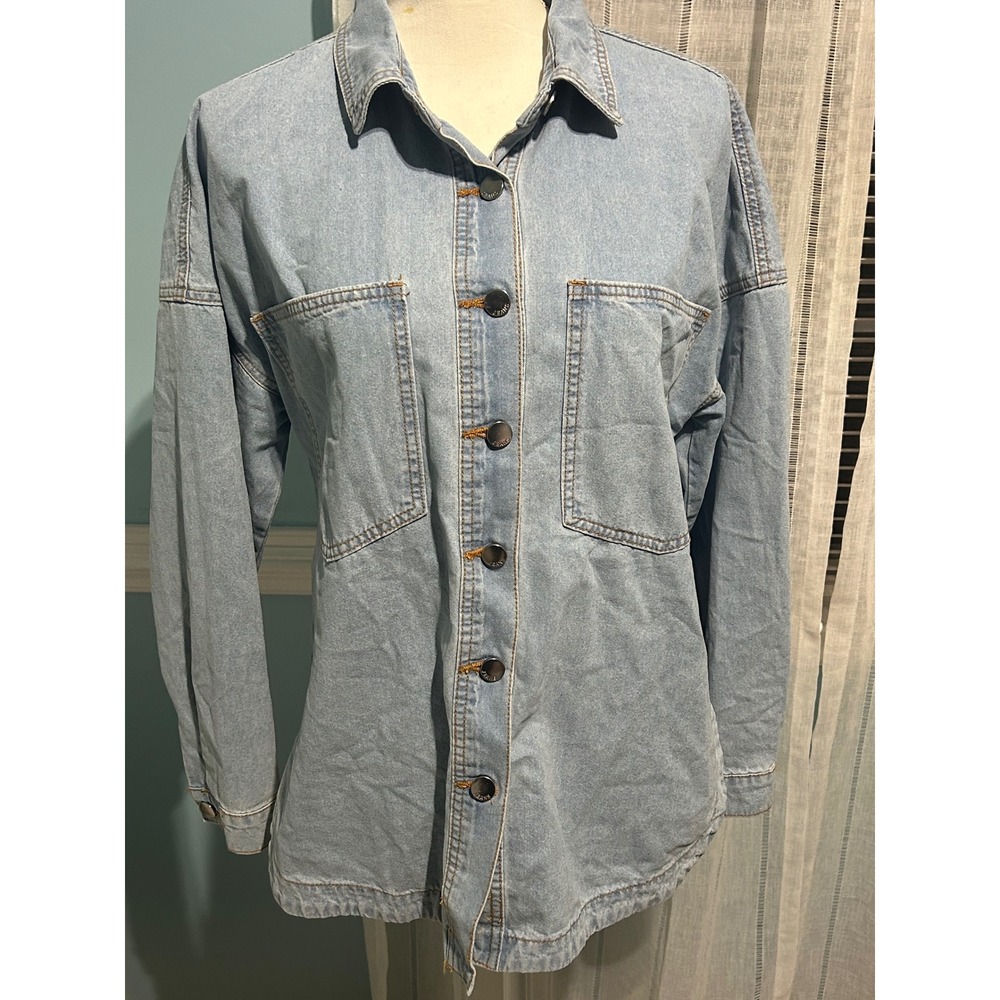 Unbranded‎ Light Wash Denim Button Down Shirt Womens Medium Oversized Shacket